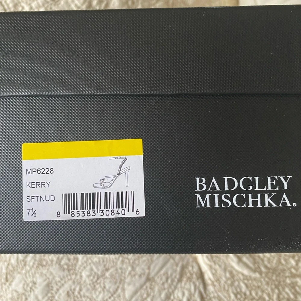 Badgley Mischka Kerry Heels - Picture 4 of 15